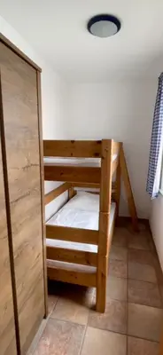 Ein Bett oder Betten in einem Zimmer der Unterkunft Ferienwohnung Sünnenkringel 61