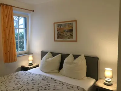 Ein Bett oder Betten in einem Zimmer der Unterkunft Ferienwohnung Sünnenkringel 61
