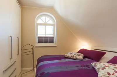 Ein Bett oder Betten in einem Zimmer der Unterkunft Ferienwohnung No5 Rämel 20