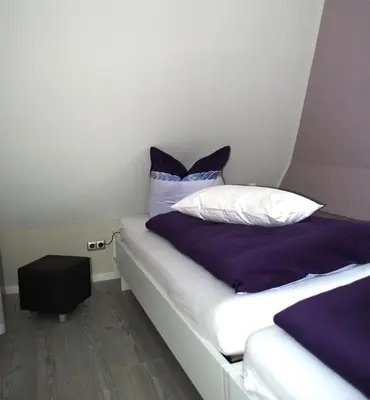 Ein Bett oder Betten in einem Zimmer der Unterkunft Ferienwohnung No5 Rämel 20