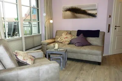 Ein Sitzbereich in der Unterkunft Ferienwohnung No5 Rämel 20