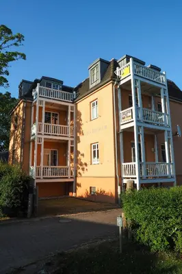 Das Gebäude in dem sich die Ferienwohnung befindet