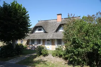 Das Gebäude in dem sich das Ferienhaus befindet