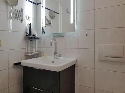 Ein Badezimmer in der Unterkunft Das Gelbe vom Darss 5