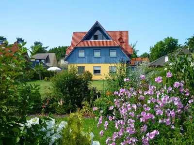 Ein Garten an der Unterkunft Wiesenblick FeWo 7