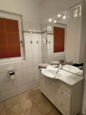 Ein Badezimmer in der Unterkunft Haus Admiral mit Garten, 5 Gehminuten zum Strand, inklusive WLAN, Sauna, Kamin, Tischtennisplatte, Bollerwagen für den Strand