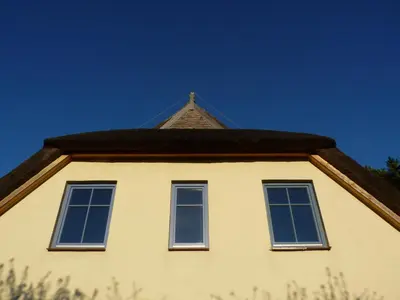 Das Gebäude in dem sich das Ferienhaus befindet