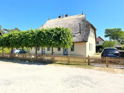 Das Gebäude in dem sich das Ferienhaus befindet