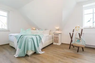 Ein Bett oder Betten in einem Zimmer der Unterkunft Ostwestliebe