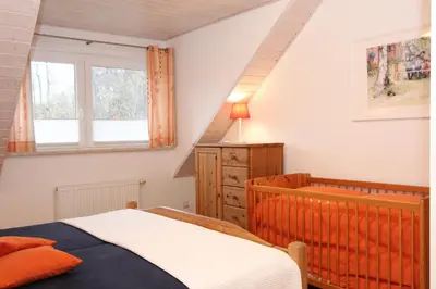 Ein Bett oder Betten in einem Zimmer der Unterkunft Bullerbü 2