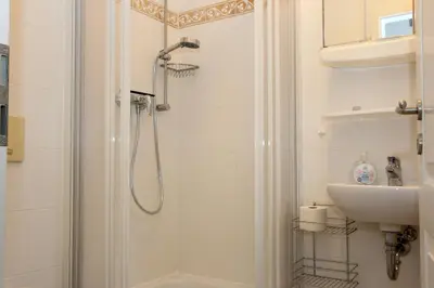 Ein Badezimmer in der Unterkunft Bullerbü 2
