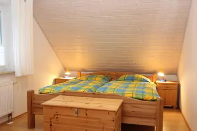 Ein Bett oder Betten in einem Zimmer der Unterkunft Bullerbü 2