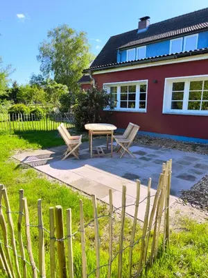 Ein Garten an der Unterkunft Ferienhaus am Saaler Bodden
