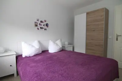 Ein Bett oder Betten in einem Zimmer der Unterkunft FeWo ZENO I