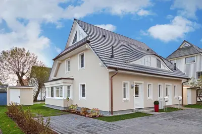 Das Gebäude in dem sich das Ferienhaus befindet