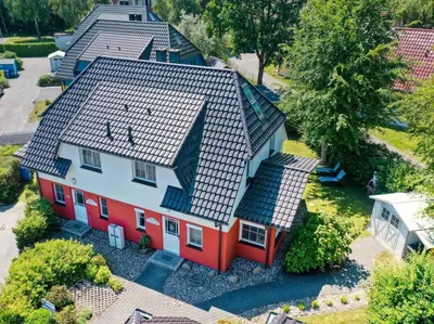 Das Gebäude in dem sich das Ferienhaus befindet