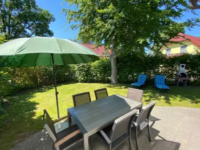 Ein Garten an der Unterkunft Seeschwälbchen - Ihr Ferienhaus am Ostseestrand