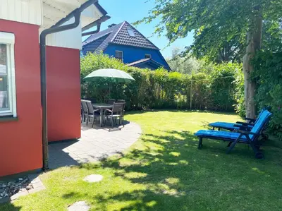 Ein Garten an der Unterkunft Seeschwälbchen - Ihr Ferienhaus am Ostseestrand