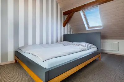 Ein Bett oder Betten in einem Zimmer der Unterkunft Ostseelandhaus mit Südterrasse und Teich OFC 07