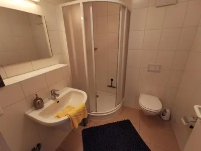 Ein Badezimmer in der Unterkunft SteuerbordBrise