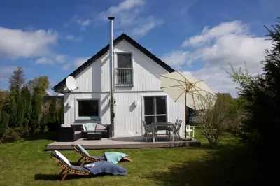 Ein Garten an der Unterkunft Ferienhaus am Hafen Zingst