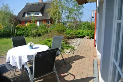 Ein Garten an der Unterkunft Ferienwohnung Boddentraum