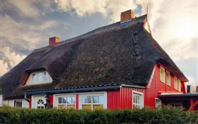 Das Gebäude in dem sich das Ferienhaus befindet