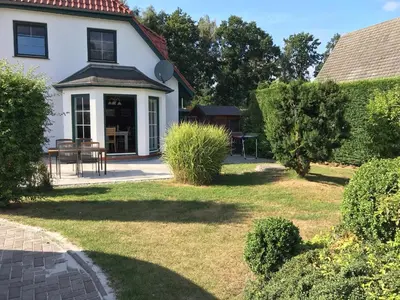 Ein Garten an der Unterkunft Ferienhaus Möwe - b49721