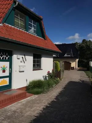Das Gebäude in dem sich das Ferienhaus befindet
