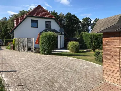 Das Gebäude in dem sich das Ferienhaus befindet