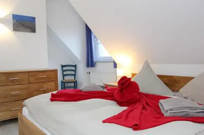 Ein Bett oder Betten in einem Zimmer der Unterkunft Kormoran Harry´s Place Q8