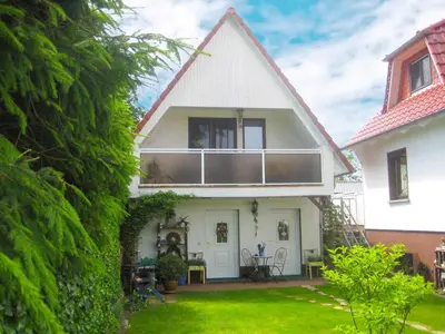 Das Gebäude in dem sich das Ferienhaus befindet