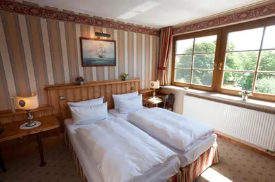 Ein Bett oder Betten in einem Zimmer der Unterkunft Moby Dick Hotel & Ferienwohnungen