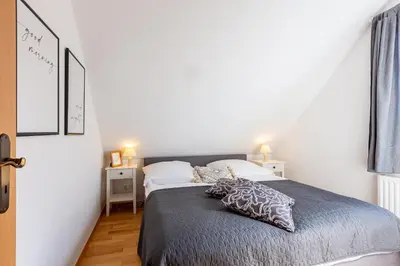 Ein Bett oder Betten in einem Zimmer der Unterkunft Kleines Boddenidyll