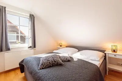 Ein Bett oder Betten in einem Zimmer der Unterkunft Kleines Boddenidyll
