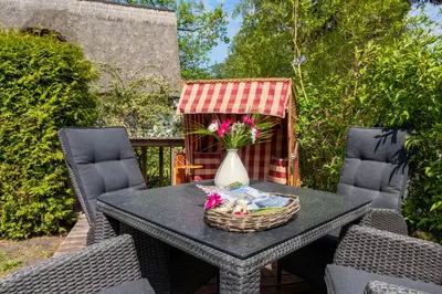 Ein Garten an der Unterkunft Ferienwohnung Ostseestrand Zingst