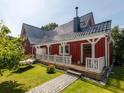 Das Gebäude in dem sich das Ferienhaus befindet