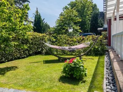 Ein Garten an der Unterkunft Ferienwohnung Ostseestrand Zingst