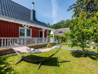 Ein Garten an der Unterkunft Ferienwohnung Ostseestrand Zingst