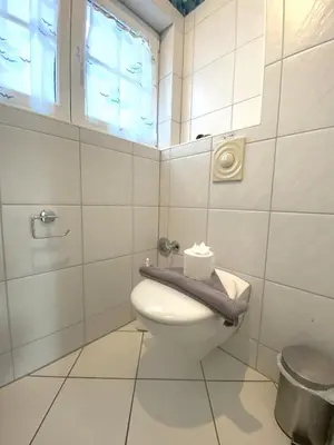 Ein Badezimmer in der Unterkunft An de Bäk Darßnest