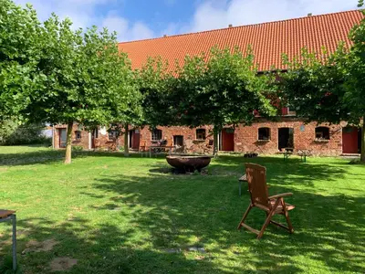 Ein Garten an der Unterkunft Enkelburg