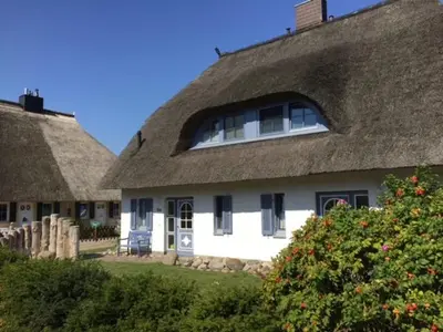 Das Gebäude in dem sich das Ferienhaus befindet