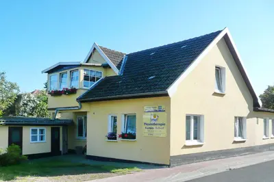 Das Gebäude in dem sich die Ferienwohnung befindet