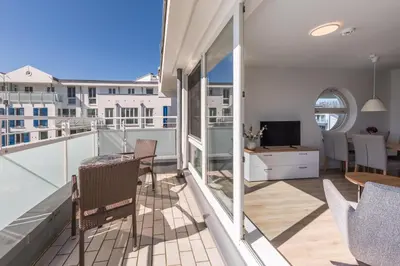 Ein Balkon oder eine Terrasse in der Unterkunft Kleine Freiheit - 5-Sterne-Apartment an der Seebrücke Zingst