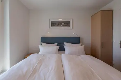 Ein Bett oder Betten in einem Zimmer der Unterkunft Kleine Freiheit - 5-Sterne-Apartment an der Seebrücke Zingst