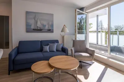 Ein Sitzbereich in der Unterkunft Kleine Freiheit - 5-Sterne-Apartment an der Seebrücke Zingst