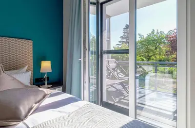 Ein Bett oder Betten in einem Zimmer der Unterkunft 5 Sterne Ferienwohnung Kroonkieker - Sauna, Fitness, Ostseestrand