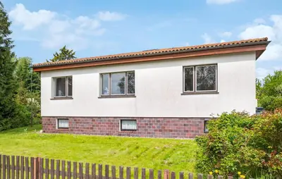 Das Gebäude in dem sich das Ferienhaus befindet