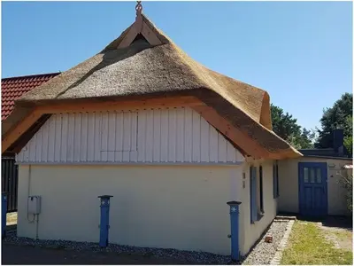 Das Gebäude in dem sich das Ferienhaus befindet