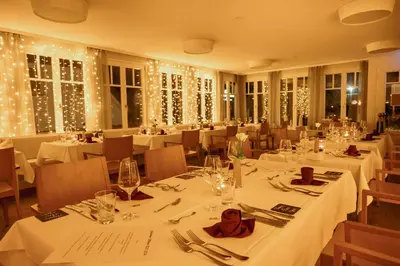 Ein Restaurant oder anderes Speiselokal in der Unterkunft Der Charlottenhof